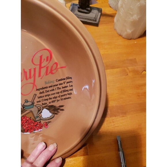 RED CHERRY 11" PIE DEEP DISH SERVER KEEPER w/ RECIPE WELCOME ENT CO EUC - Picture 4 of 7